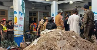 পেশোয়ারে স্কুলের ছাদ ধসে নিহতের সংখ্যা বেড়ে ২৮, আরও প্রাণহানির আশঙ্কা
